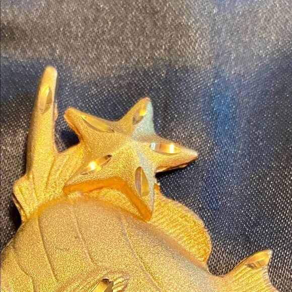Adorable Gold Tone Goldfish Pin! - Picture 7 of 7